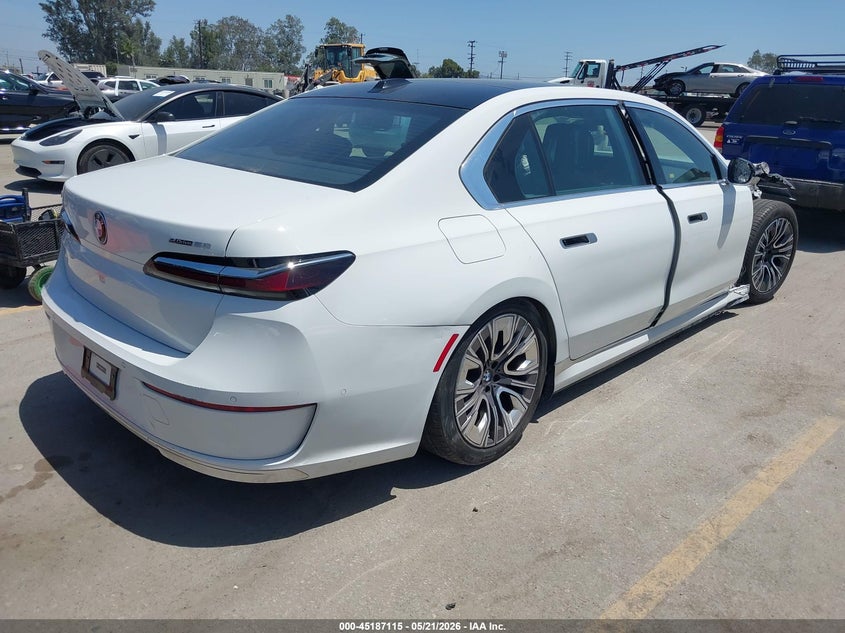 2025 BMW I7 VIN WBY43EJ02SCT41887 IAAI salvage auction — RIGHT FRONT, Salvage (California), sold $32,450 on 2026-07-08 (photo 4)
