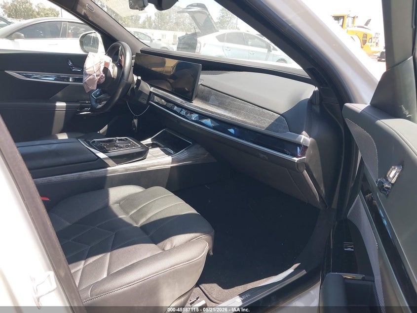 2025 BMW I7 VIN WBY43EJ02SCT41887 IAAI salvage auction — RIGHT FRONT, Salvage (California), sold $32,450 on 2026-07-08 (photo 5)
