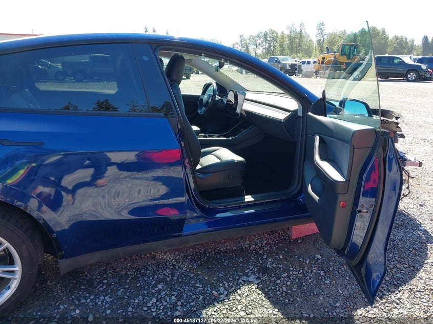 2020 Tesla Model y VIN 5YJYGDEF3LF001944 IAAI salvage auction — RIGHT SIDE, Bill Of Sale (Washington), sold $6,100 on 2026-07-22 (photo 5)
