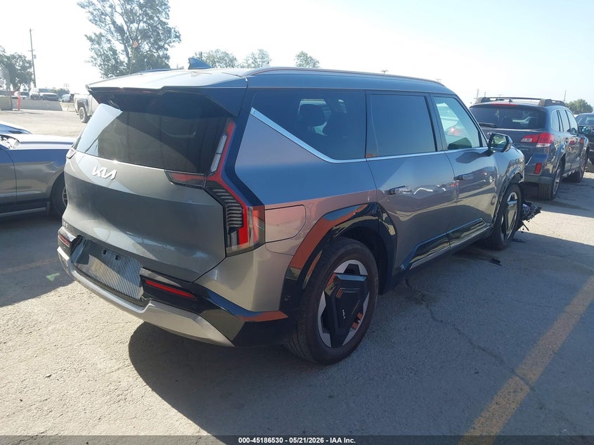 2024 Kia Ev9 VIN KNDADFS54R6033792 IAAI salvage auction — RIGHT FRONT, Wait Title, sold $20,350 on 2026-08-03 (photo 4)