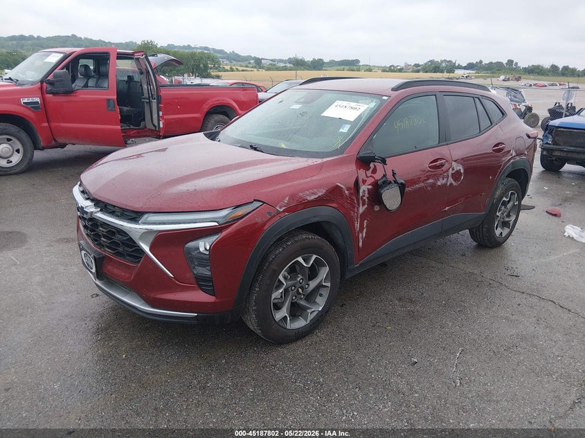 2025 Chevrolet Trax VIN KL77LHEP8SC059225 IAAI salvage auction — LEFT & RIGHT, Salvage (Missouri), sold $4,300 on 2026-07-30 (photo 2)