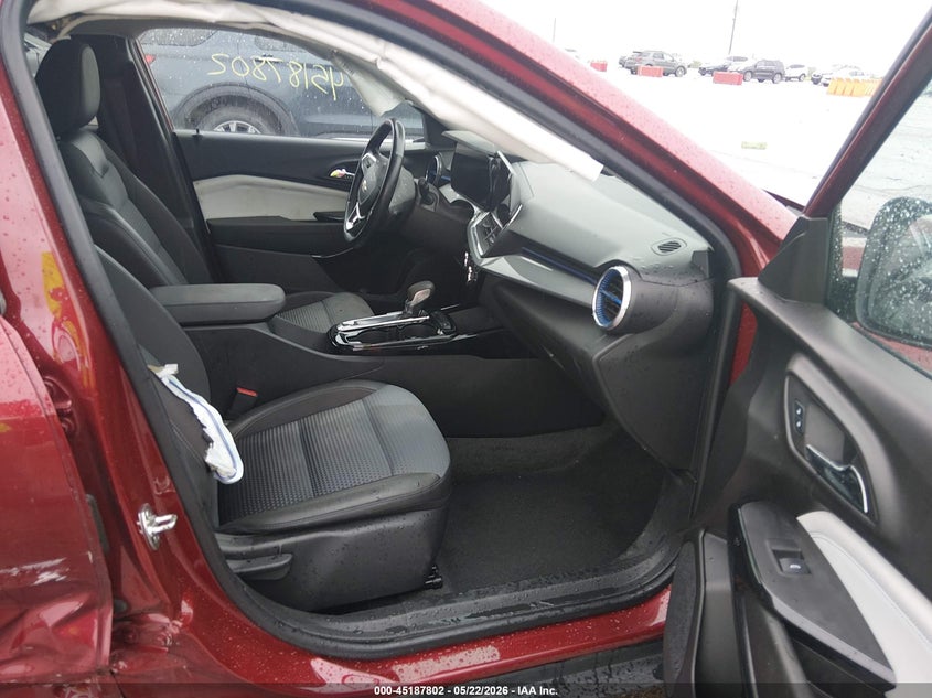 2025 Chevrolet Trax VIN KL77LHEP8SC059225 IAAI salvage auction — LEFT & RIGHT, Salvage (Missouri), sold $4,300 on 2026-07-30 (photo 5)
