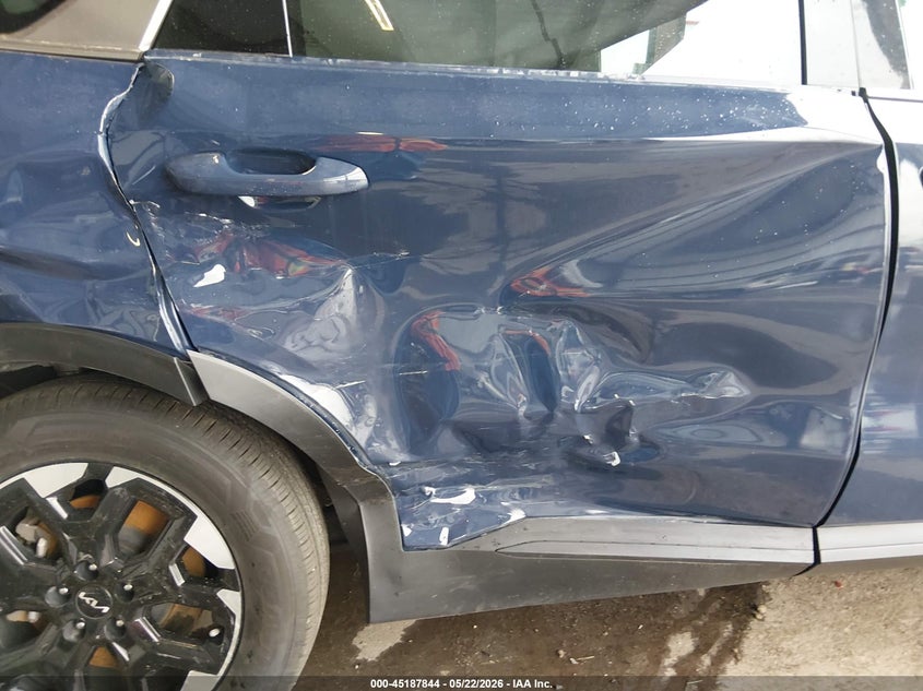 2024 Kia Sorento VIN 5XYRL4JC7RG280229 IAAI salvage auction — RIGHT SIDE, Salvage Title, sold $11,500 on 2026-07-30 (photo 6)
