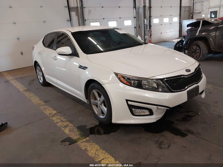 2015 Kia Optima VIN 5XXGM4A77FG437183 IAAI salvage auction — UNDERCARRIAGE, Salvage (Oregon), sold $1,100 on 2026-07-09 (photo 1)