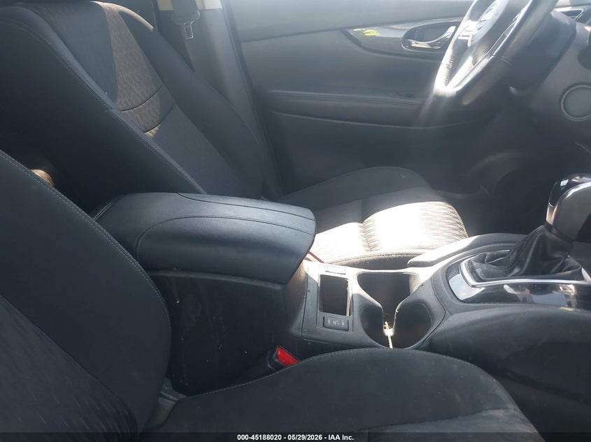 2018 Nissan Rogue VIN KNMAT2MVXJP599222 IAAI salvage auction — NORMAL WEAR, Clear (Delaware), sold $3,675 on 2026-07-27 (photo 5)