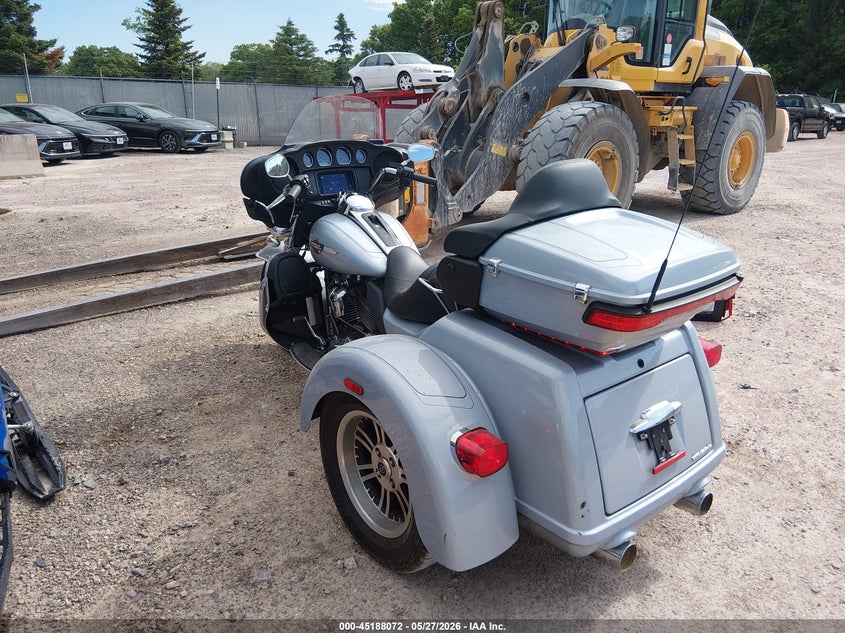 2023 Harley-davidson Tri glide ultra VIN 1HD1MAF15PB854882 IAAI salvage auction — WATER/FLOOD, Junk Bill Of Sale Mv2459 (Wisconsin), sold $11,100 on 2026-07-15 (photo 3)