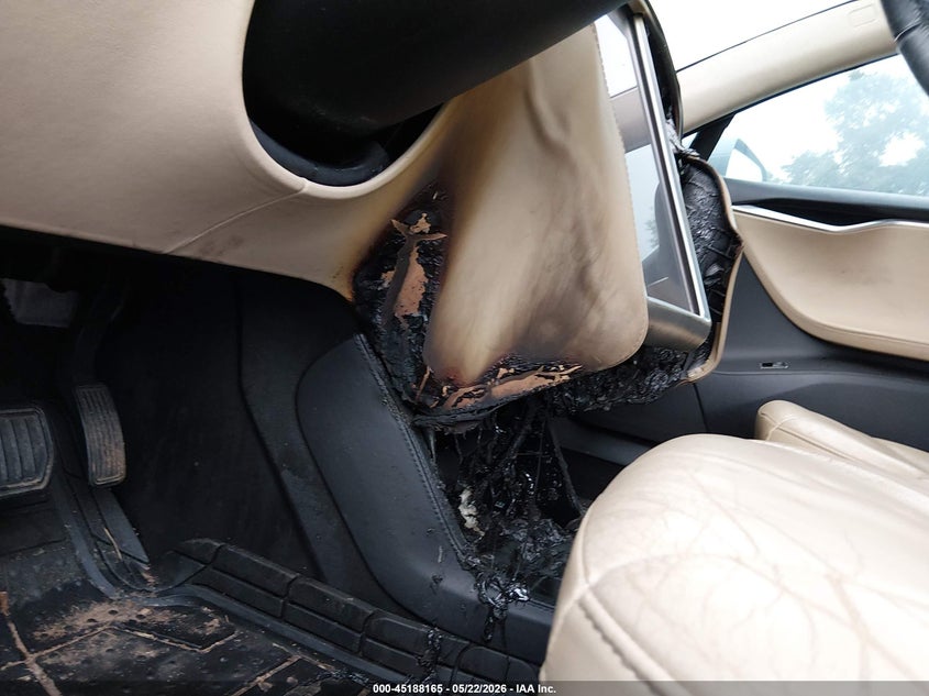 2013 Tesla Model s VIN 5YJSA1CNXDFP16396 IAAI salvage auction — INTERIOR BURN, Salvage (South Carolina), sold $550 on 2026-07-09 (photo 9)