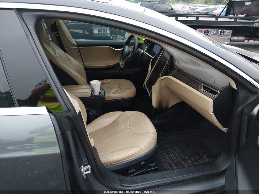 2013 Tesla Model s VIN 5YJSA1CNXDFP16396 IAAI salvage auction — INTERIOR BURN, Salvage (South Carolina), sold $550 on 2026-07-09 (photo 5)