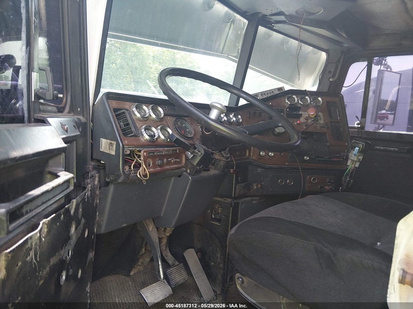 1992 Freightliner Conventional VIN 1FUYDSYBXNH516585 IAAI salvage auction — REPOSSESSION, Clear (South Carolina), sold $1,725 on 2026-07-08 (photo 7)