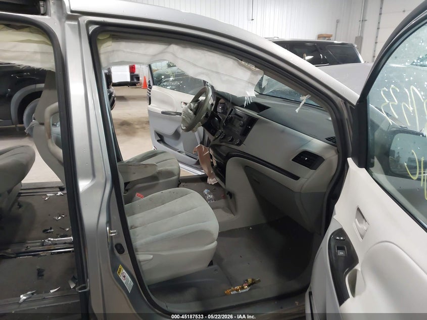 2011 Toyota Sienna VIN 5TDKA3DC2BS006149 IAAI salvage auction — FRONT END, Prior Salvage (Minnesota), sold $825 on 2026-07-22 (photo 5)