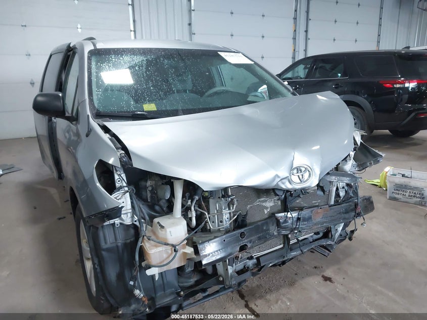 2011 Toyota Sienna VIN 5TDKA3DC2BS006149 IAAI salvage auction — FRONT END, Prior Salvage (Minnesota), sold $825 on 2026-07-22 (photo 6)