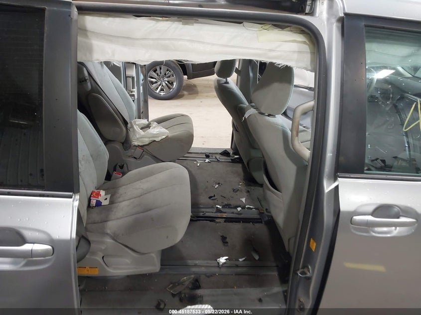 2011 Toyota Sienna VIN 5TDKA3DC2BS006149 IAAI salvage auction — FRONT END, Prior Salvage (Minnesota), sold $825 on 2026-07-22 (photo 8)