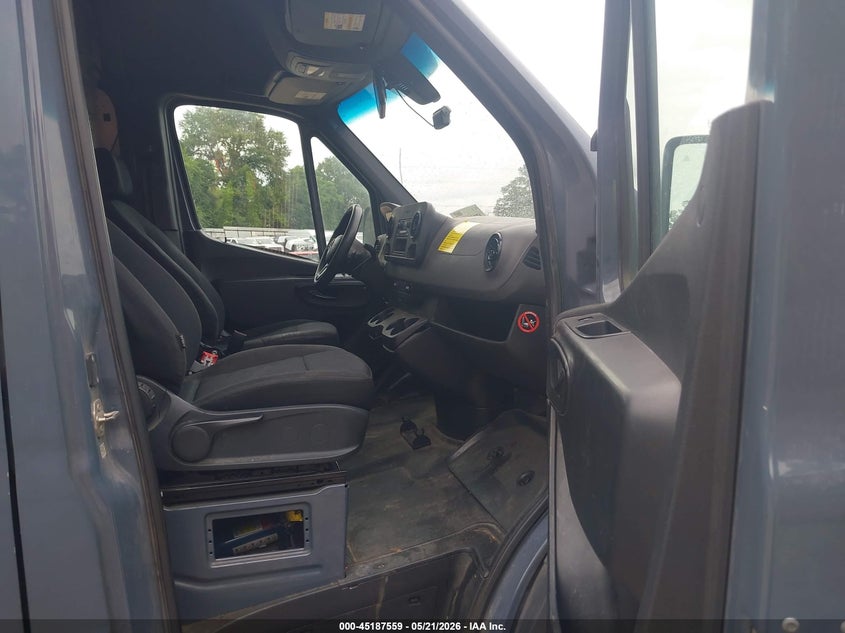 2019 Mercedes-benz Sprinter VIN WD4PF1CD3KT012264 IAAI salvage auction — SIDE, Salvage (Texas), sold $5,600 on 2026-07-09 (photo 5)