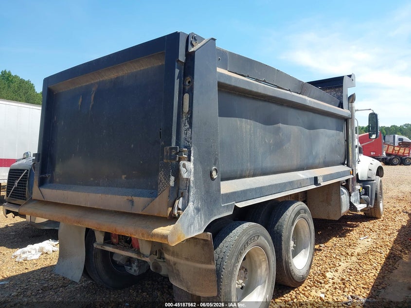 2017 Mack Granite VIN 1M2AX04C1HM036106 IAAI salvage auction — ROLLOVER, Salvage (Georgia), sold $21,550 on 2026-07-22 (photo 4)