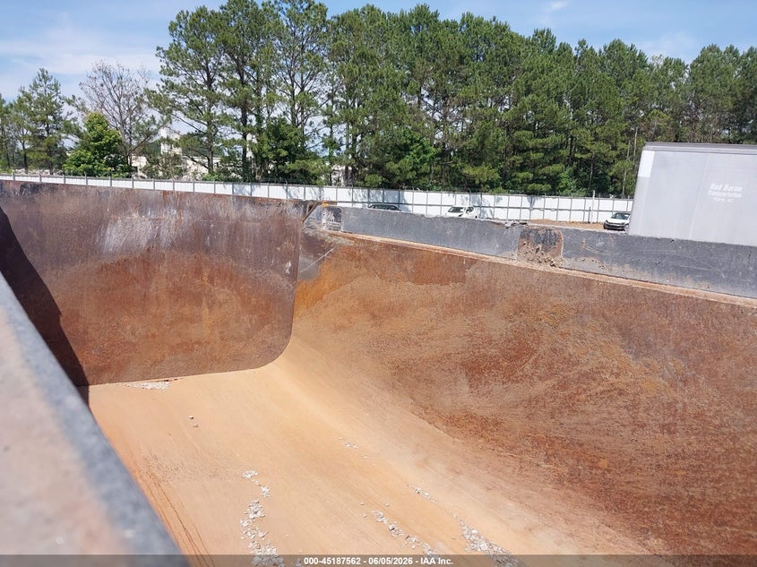 2017 Mack Granite VIN 1M2AX04C1HM036106 IAAI salvage auction — ROLLOVER, Salvage (Georgia), sold $21,550 on 2026-07-22 (photo 5)
