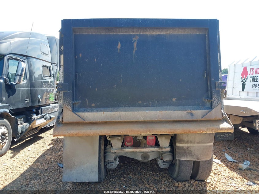 2017 Mack Granite VIN 1M2AX04C1HM036106 IAAI salvage auction — ROLLOVER, Salvage (Georgia), sold $21,550 on 2026-07-22 (photo 8)