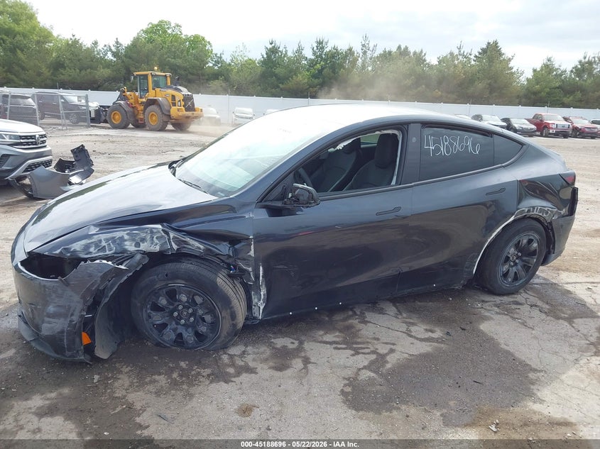 2026 Tesla Model y VIN 7SAYGDEE3TA640865 IAAI salvage auction — LEFT SIDE, Salvage (Indiana), sold $14,200 on 2026-07-21 (photo 6)