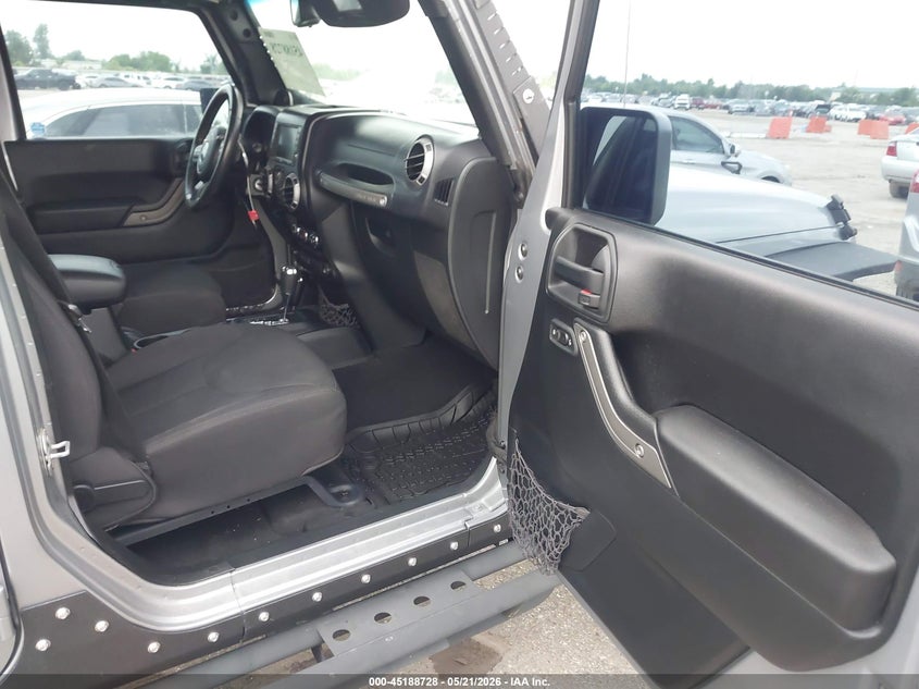2017 Jeep Wrangler unlimited VIN 1C4BJWDGXHL593070 IAAI salvage auction — NORMAL WEAR, Clear (Texas), sold $11,250 on 2026-07-15 (photo 5)