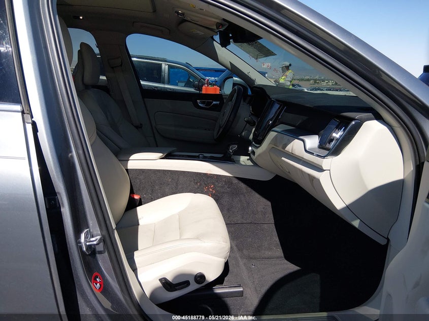 2018 Volvo Xc60 VIN LYVA22RK5JB118290 IAAI salvage auction — SIDE, Salvage (Nevada), sold $6,600 on 2026-08-02 (photo 5)