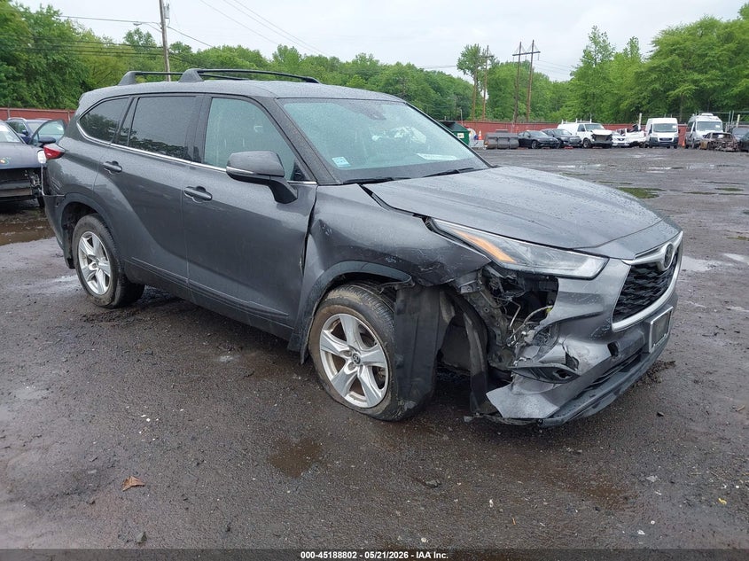 2022 Toyota Highlander VIN 5TDBZRBH6NS250367 IAAI salvage auction — FRONT & REAR, Salvage (New Jersey), sold $12,100 on 2026-07-29 (photo 1)