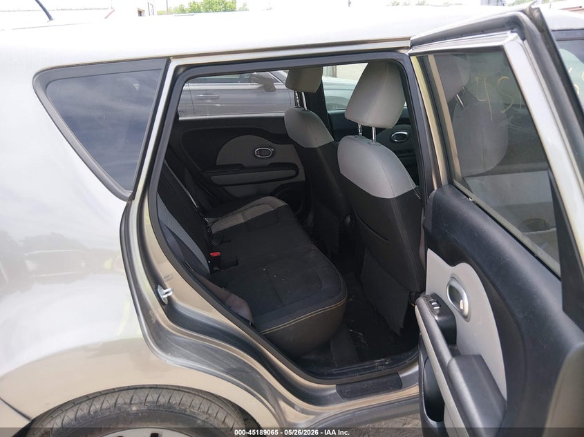2014 Kia Soul VIN KNDJP3A55E7027558 IAAI salvage auction — NORMAL WEAR, Regular Certificate (Iowa), sold $675 on 2026-07-13 (photo 8)