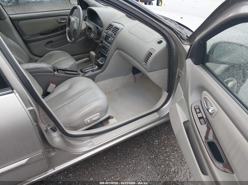 2001 Nissan Maxima VIN JN1CA31A01T314429 IAAI salvage auction — REAR END, Salvage (Missouri), sold $375 on 2026-07-16 (photo 5)