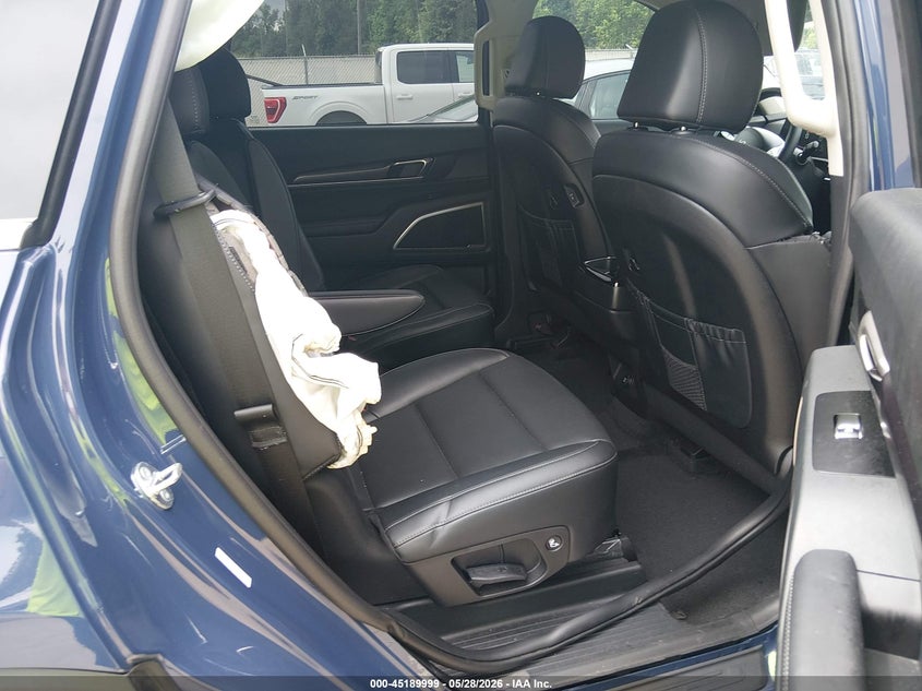 2025 Kia Telluride VIN 5XYP64GC1SG642504 IAAI salvage auction — RIGHT SIDE, Salvage Title, sold $14,300 on 2026-07-23 (photo 8)