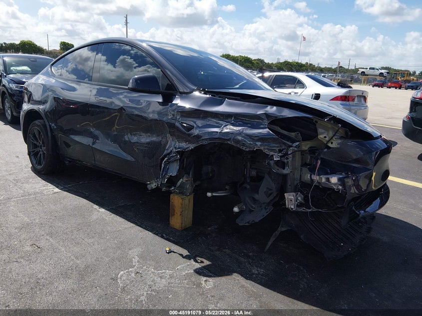 2024 Tesla Model y VIN 7SAYGDEE4RA302562 IAAI salvage auction — RIGHT SIDE, Rebuildable (Florida), sold $7,775 on 2026-07-30 (photo 1)