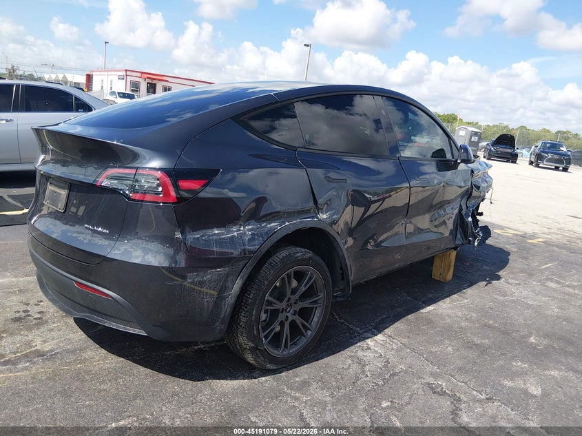 2024 Tesla Model y VIN 7SAYGDEE4RA302562 IAAI salvage auction — RIGHT SIDE, Rebuildable (Florida), sold $7,775 on 2026-07-30 (photo 4)