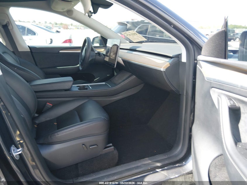 2024 Tesla Model y VIN 7SAYGDEE4RA302562 IAAI salvage auction — RIGHT SIDE, Rebuildable (Florida), sold $7,775 on 2026-07-30 (photo 5)