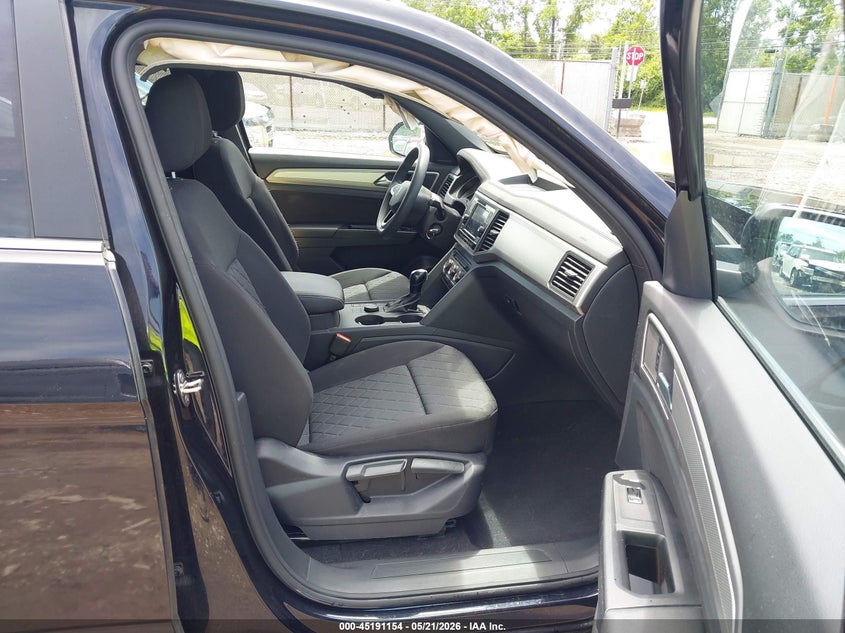 2020 Volkswagen Atlas cross sport VIN 1V2GC2CAXLC202285 IAAI salvage auction — SIDE, Salvage (Ohio), sold $7,700 on 2026-07-09 (photo 5)