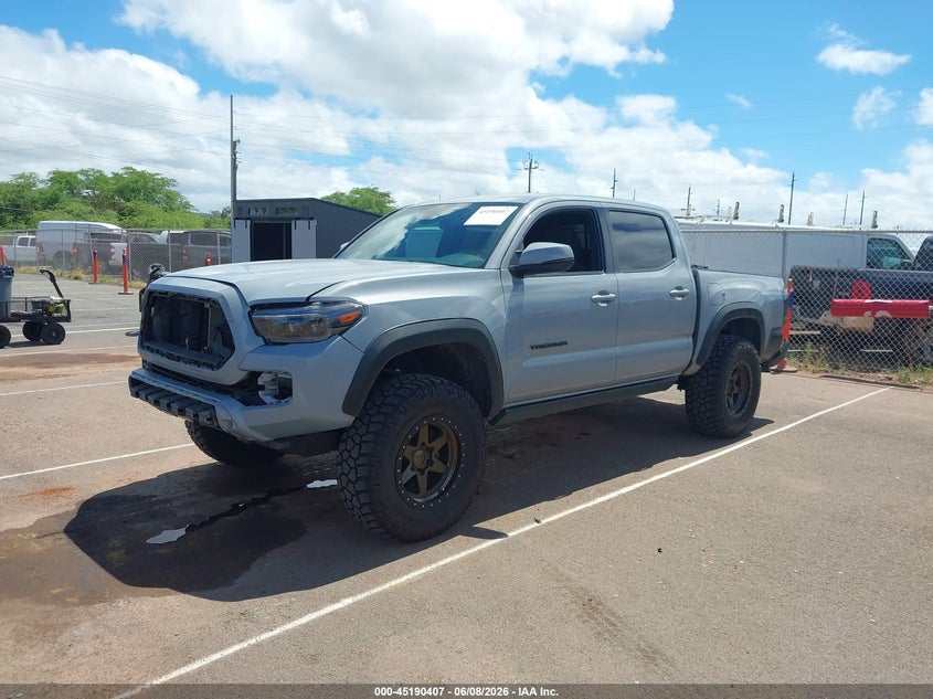 2018 Toyota Tacoma VIN 3TMAZ5CN0JM057537 IAAI salvage auction — FRONT & REAR, Salvage Title, sold $13,100 on 2026-08-25 (photo 2)