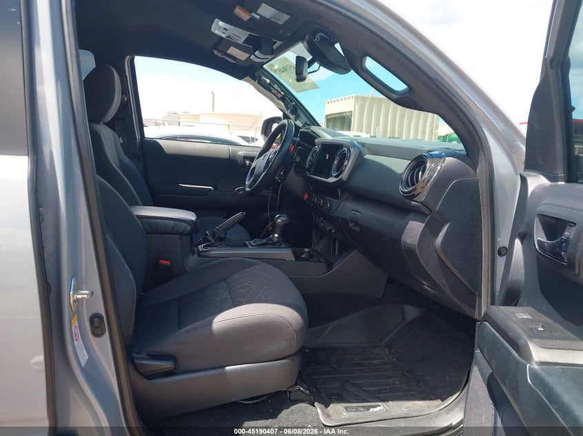 2018 Toyota Tacoma VIN 3TMAZ5CN0JM057537 IAAI salvage auction — FRONT & REAR, Salvage Title, sold $13,100 on 2026-08-25 (photo 5)