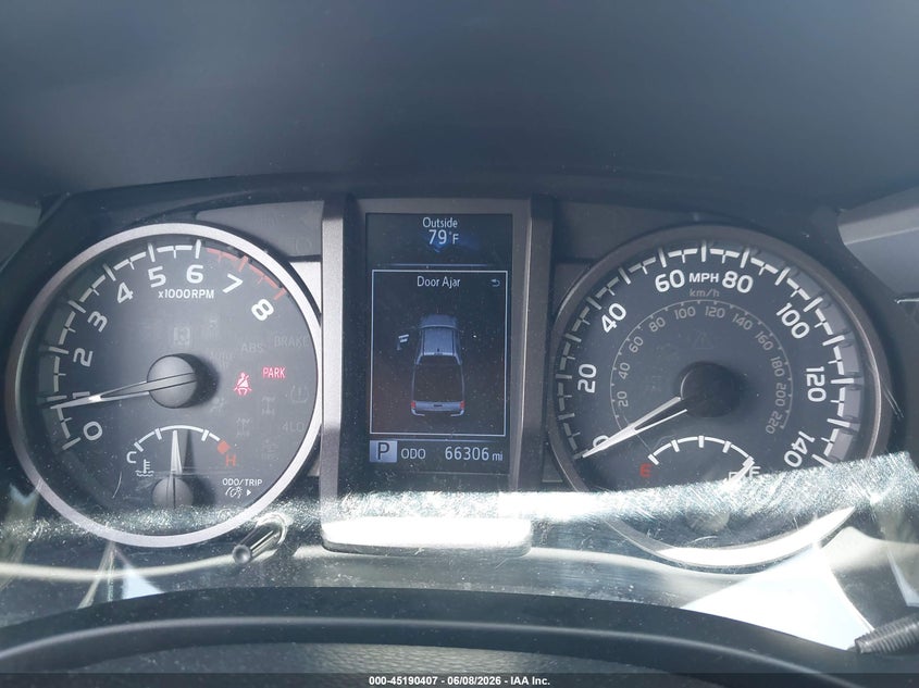 2018 Toyota Tacoma VIN 3TMAZ5CN0JM057537 IAAI salvage auction — FRONT & REAR, Salvage Title, sold $13,100 on 2026-08-25 (photo 7)