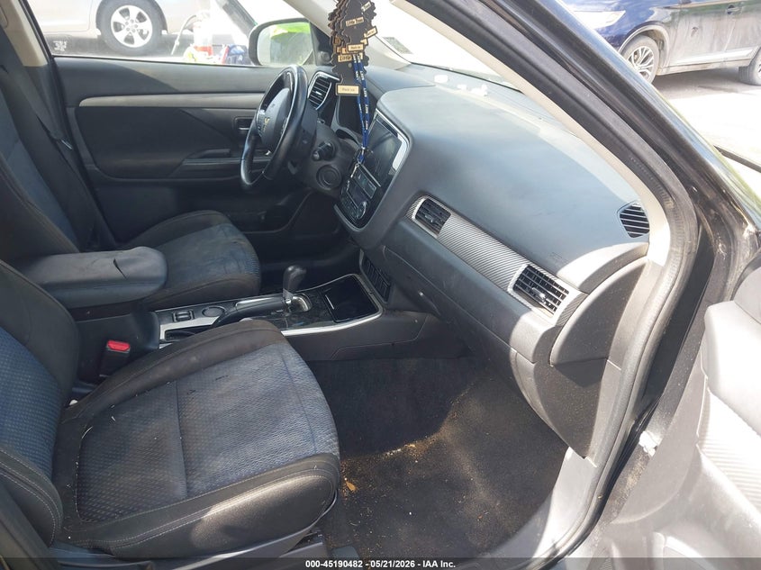 2017 Mitsubishi Outlander VIN JA4AD3A38HZ007282 IAAI salvage auction — NORMAL WEAR, Salvage (Texas), sold $350 on 2026-07-28 (photo 5)