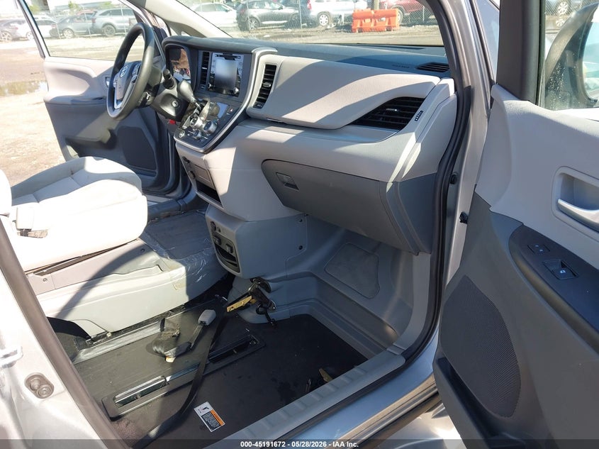 2020 Toyota Sienna VIN 5TDKZ3DCXLS049521 IAAI salvage auction — FRONT END, Salvage (Virginia), sold $7,100 on 2026-07-31 (photo 5)
