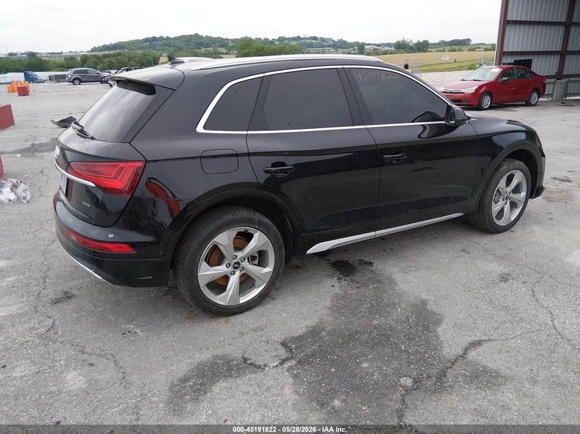 2021 Audi Q5 VIN WA1CAAFY0M2027068 IAAI salvage auction — WATER/FLOOD, Salvage Title, sold $8,250 on 2026-07-30 (photo 4)