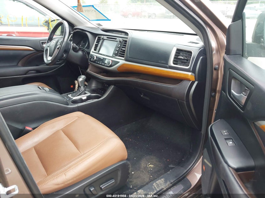 2017 Toyota Highlander VIN 5TDDGRFH8HS021332 IAAI salvage auction — LEFT SIDE, Salvage (Virginia), sold $10,450 on 2026-07-17 (photo 5)