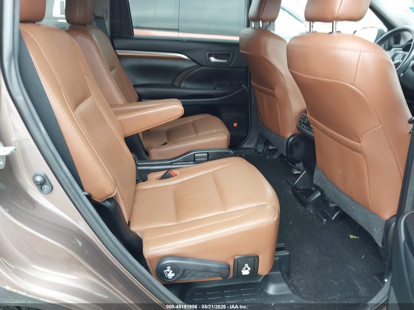 2017 Toyota Highlander VIN 5TDDGRFH8HS021332 IAAI salvage auction — LEFT SIDE, Salvage (Virginia), sold $10,450 on 2026-07-17 (photo 8)