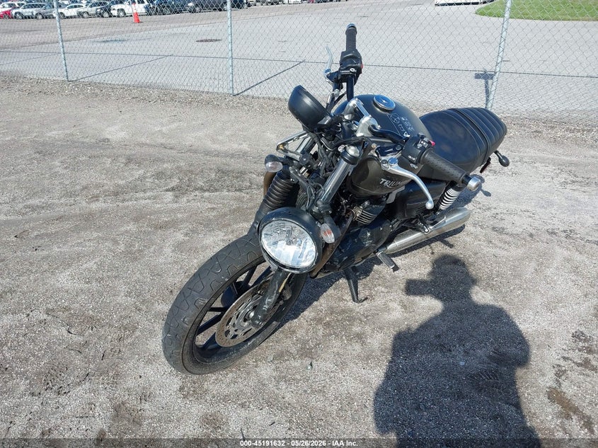 2022 Triumph motorcycle Street VIN SMTD31G71NTAX4443 IAAI salvage auction — SIDE, Rebuildable (Florida), sold $575 on 2026-07-08 (photo 2)