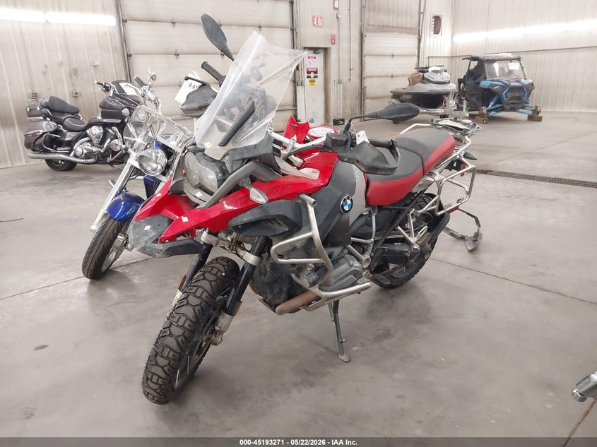 2018 BMW R 1200 VIN WB10A1208JZ899619 IAAI salvage auction — FRONT & REAR, Salvage (Minnesota), sold $3,400 on 2026-07-28 (photo 2)