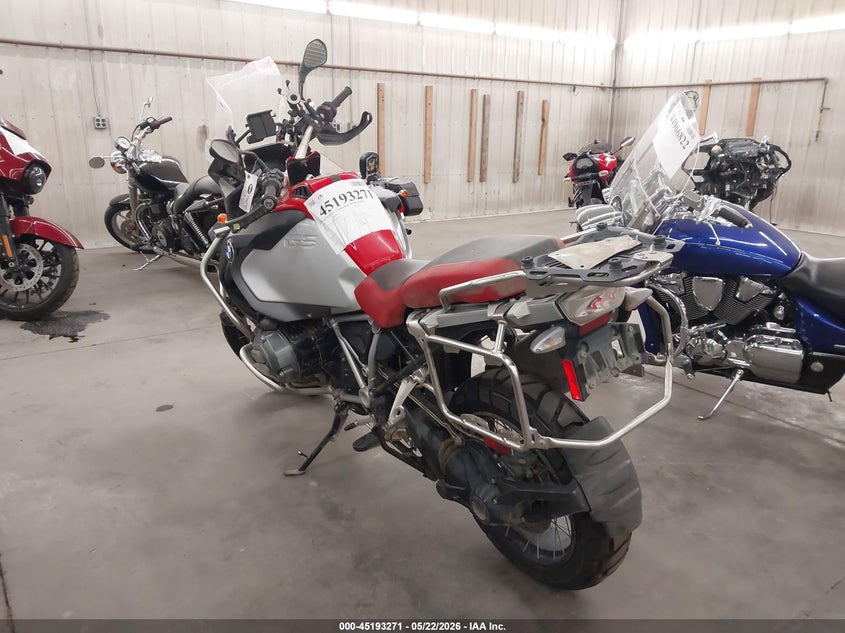 2018 BMW R 1200 VIN WB10A1208JZ899619 IAAI salvage auction — FRONT & REAR, Salvage (Minnesota), sold $3,400 on 2026-07-28 (photo 3)