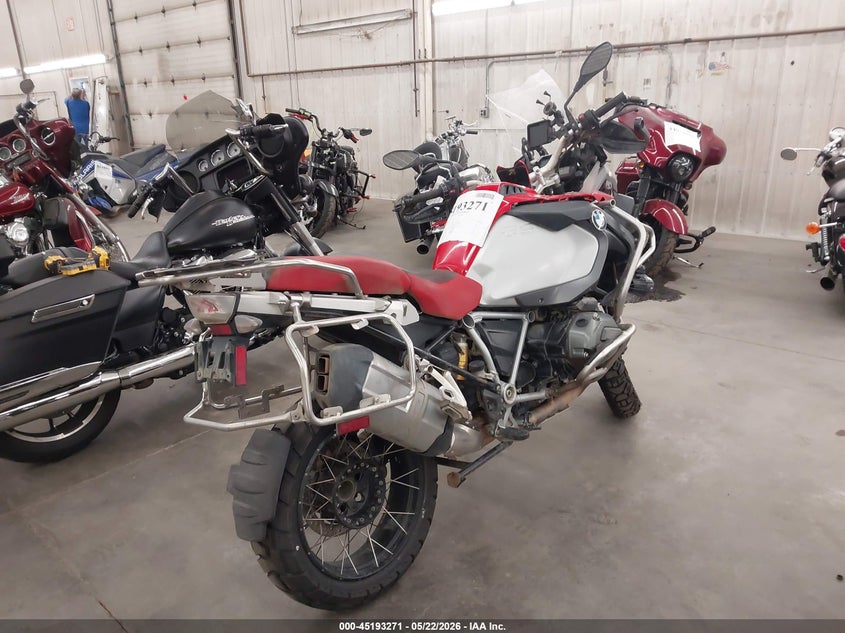 2018 BMW R 1200 VIN WB10A1208JZ899619 IAAI salvage auction — FRONT & REAR, Salvage (Minnesota), sold $3,400 on 2026-07-28 (photo 4)