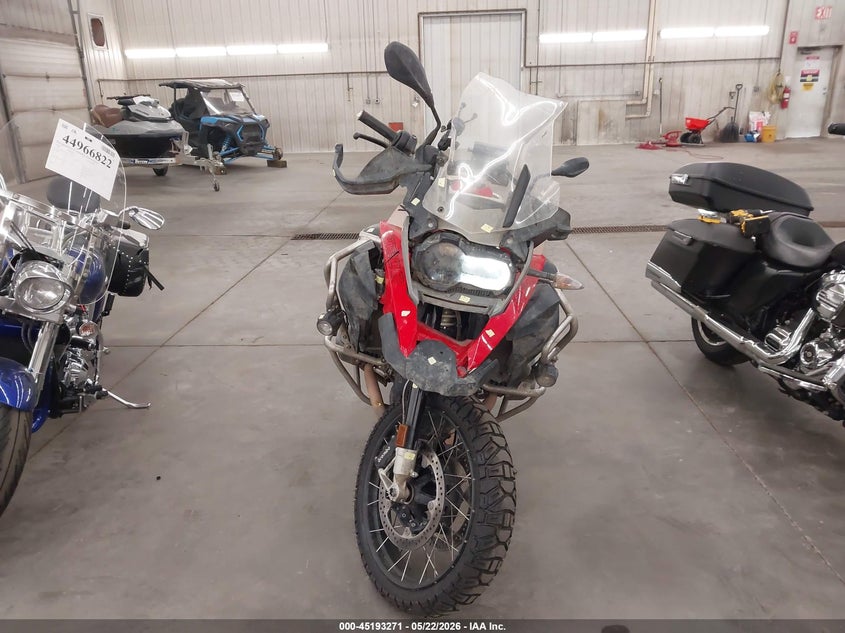 2018 BMW R 1200 VIN WB10A1208JZ899619 IAAI salvage auction — FRONT & REAR, Salvage (Minnesota), sold $3,400 on 2026-07-28 (photo 5)