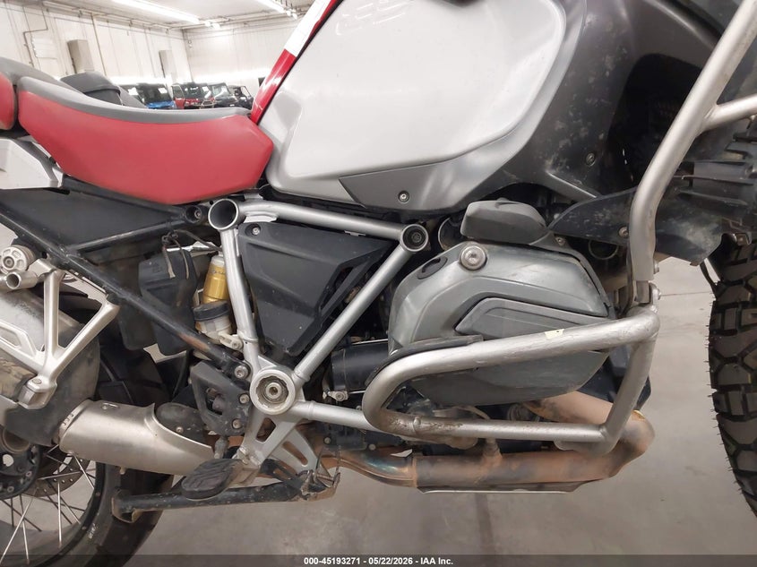 2018 BMW R 1200 VIN WB10A1208JZ899619 IAAI salvage auction — FRONT & REAR, Salvage (Minnesota), sold $3,400 on 2026-07-28 (photo 8)