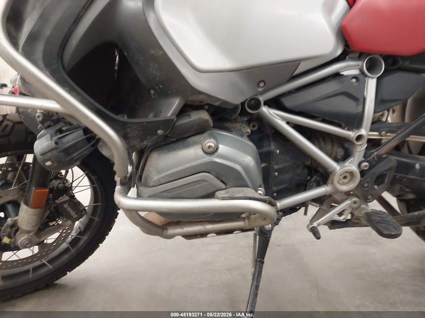 2018 BMW R 1200 VIN WB10A1208JZ899619 IAAI salvage auction — FRONT & REAR, Salvage (Minnesota), sold $3,400 on 2026-07-28 (photo 9)