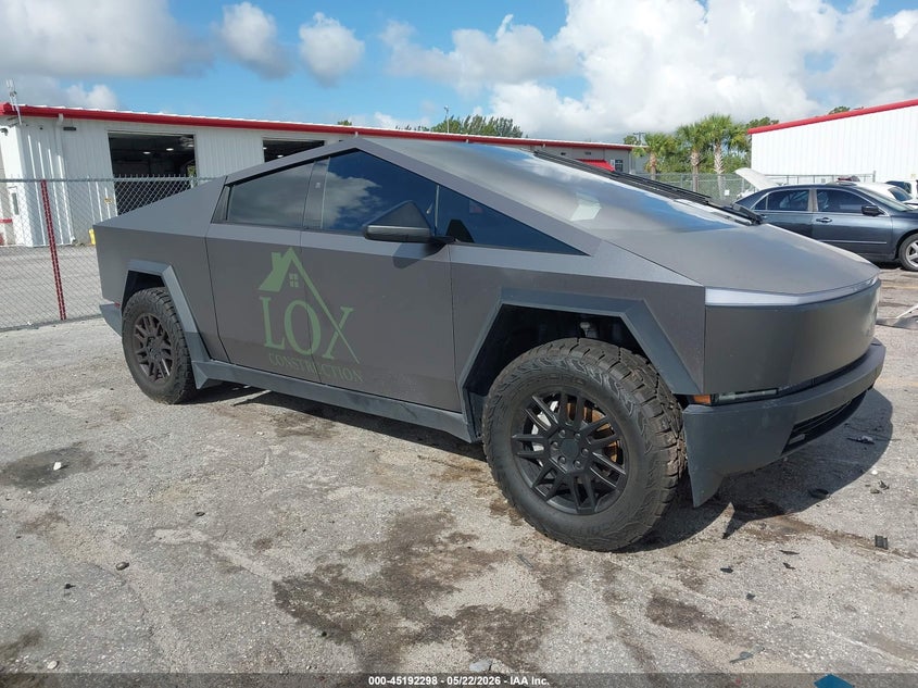 2024 Tesla Cybertruck VIN 7G2CEHED0RA055582 IAAI salvage auction — SIDE, Wait Title, sold $30,150 on 2026-08-27 (photo 1)