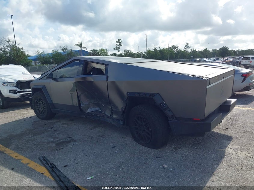 2024 Tesla Cybertruck VIN 7G2CEHED0RA055582 IAAI salvage auction — SIDE, Wait Title, sold $30,150 on 2026-08-27 (photo 3)