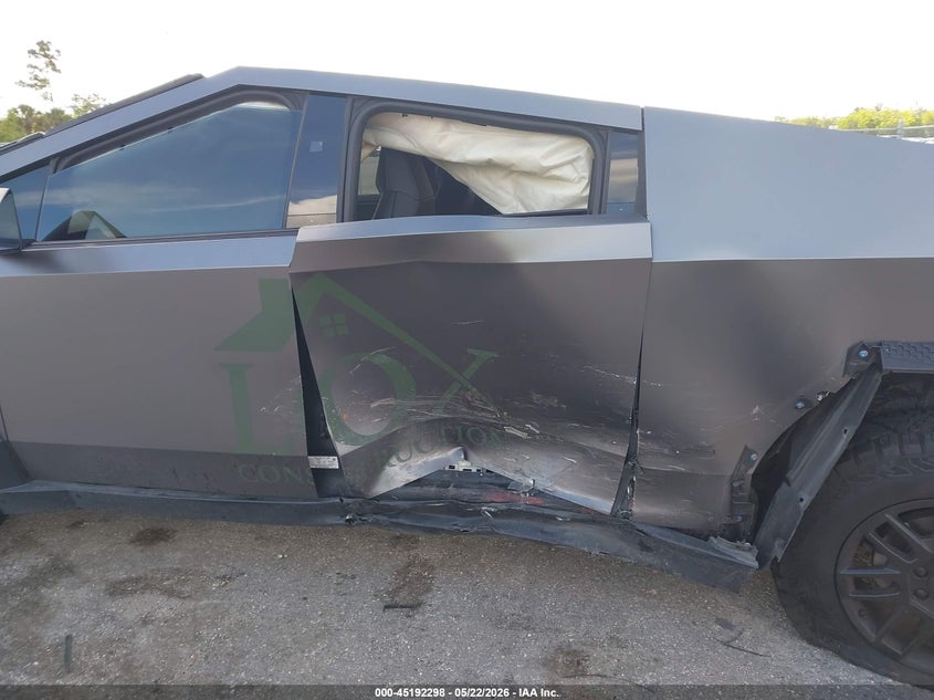 2024 Tesla Cybertruck VIN 7G2CEHED0RA055582 IAAI salvage auction — SIDE, Wait Title, sold $30,150 on 2026-08-27 (photo 6)