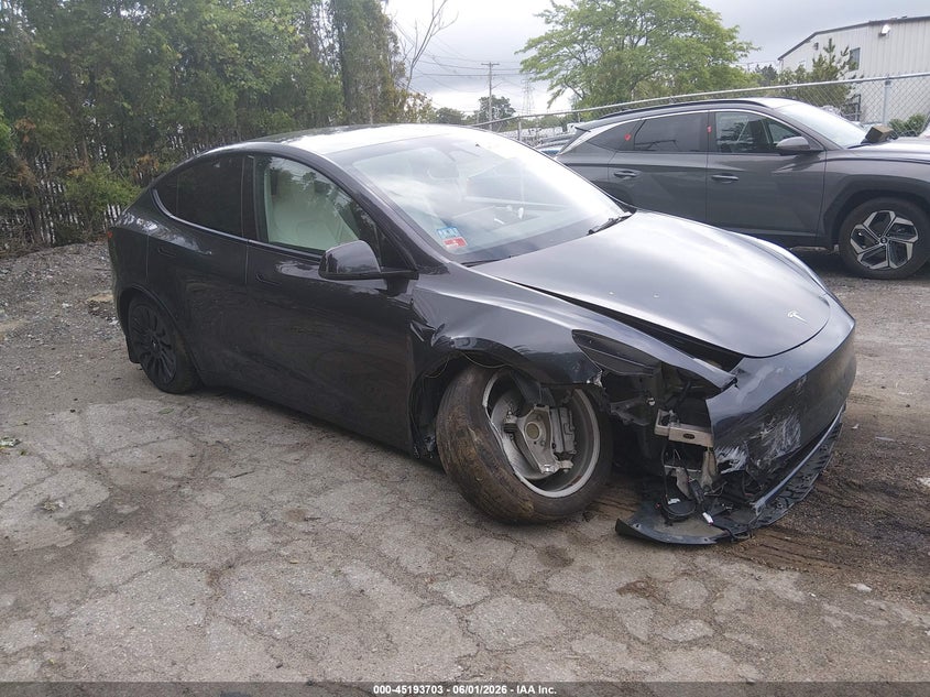 2024 Tesla Model y VIN 7SAYGDED0RF093475 IAAI salvage auction — RIGHT FRONT, Salvage (Rhode Island), sold $9,800 on 2026-07-09 (photo 1)